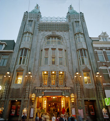 Tuschinski, exterior